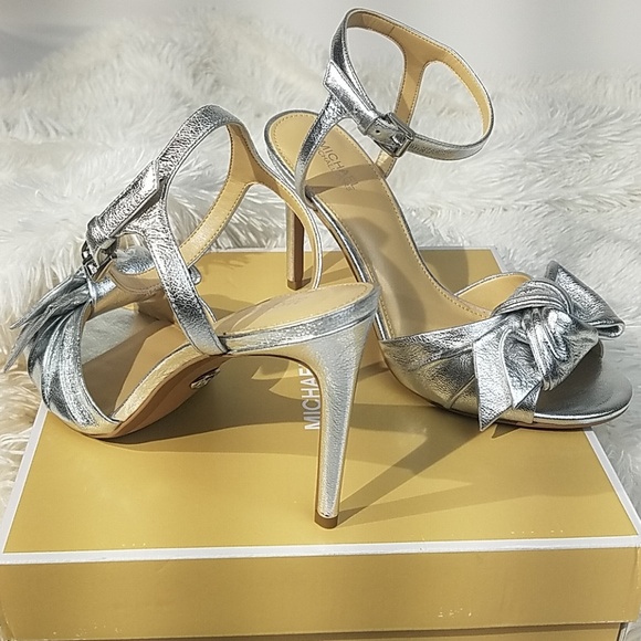 Michael Kors Shoes - 🌺⚡Sale⚡🌺Michael Kors Willa Sandal